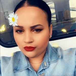 Meet your Posher, Jeanne